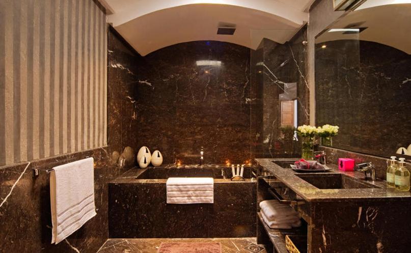 Deluxe Bougainvillea Suite