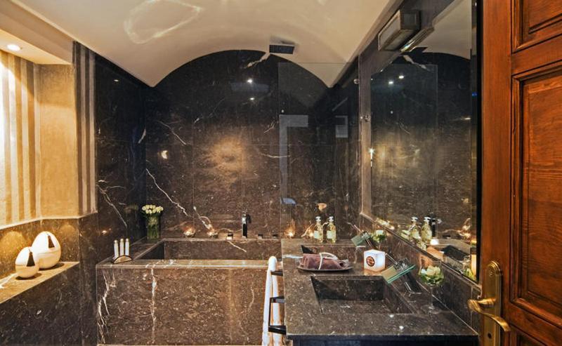 Deluxe Jasmine Suite